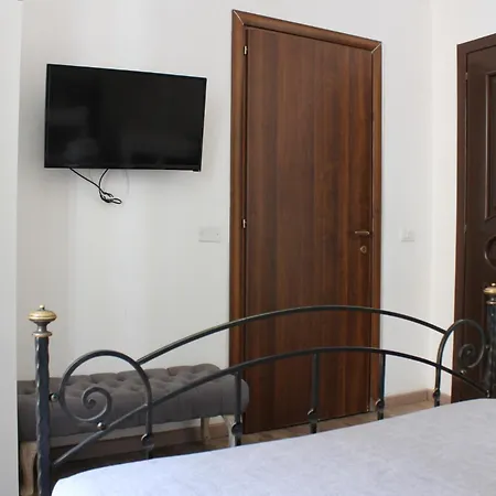 Πανσιόν Piramide 3*