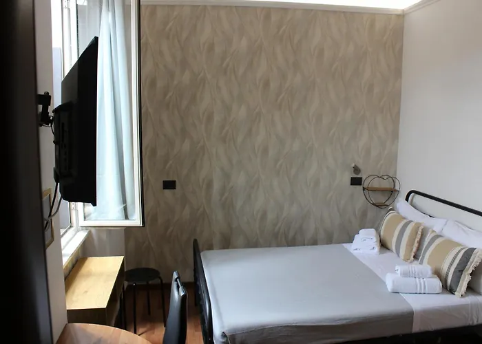 Piramide Πανσιόν