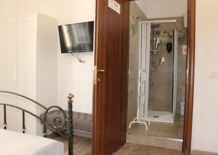 Piramide Πανσιόν