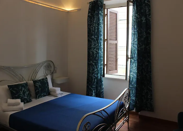 Piramide Πανσιόν 3*