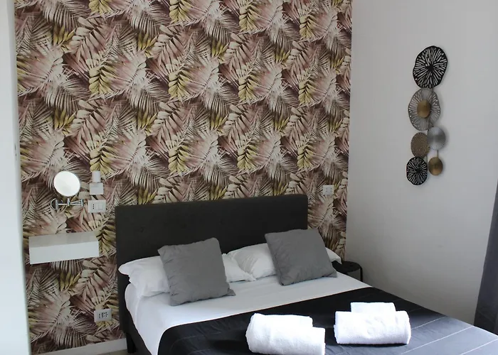 Piramide Πανσιόν