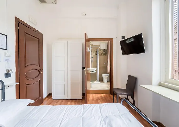 Piramide Πανσιόν