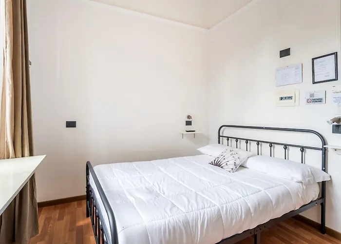 Piramide Πανσιόν